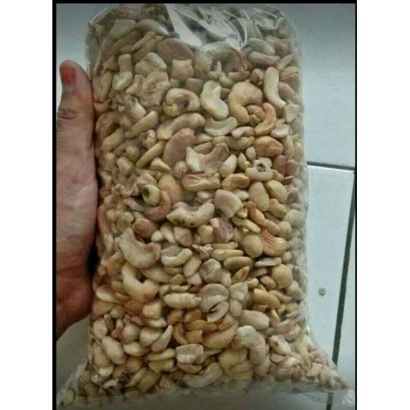

kacang mede patahan mentah 1/2 kg