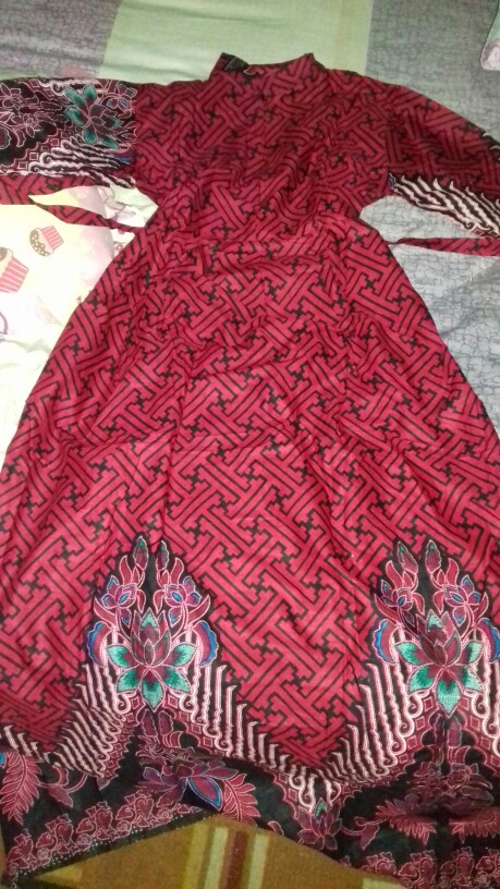 Batik Couple Keluarga 2 Anak Cewek Dan Cowok Motif Pagar Bumi Merah Seragam Busui Terbaru