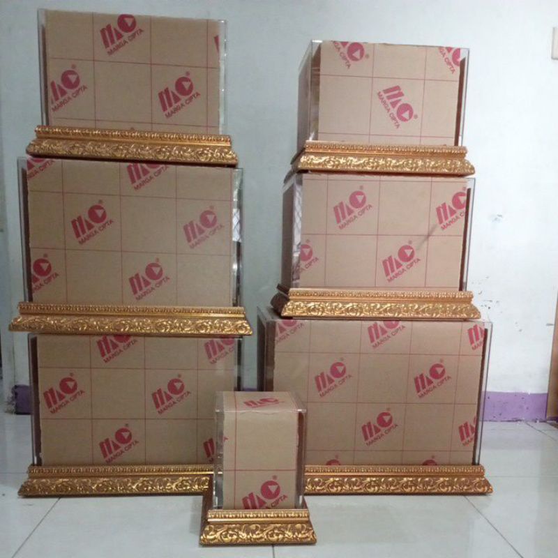 Kotak Hantaran Seserahan Akrilik Paket Murah isi 7 Free Packing Kayu (K15.1111.110)