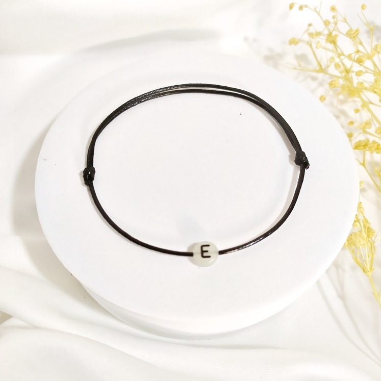 gelang glow in the dark inisial huruf bisa nyala wanita pria tali hitam korea waterproof-E
