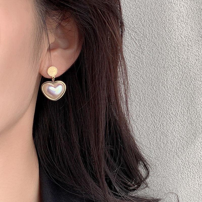 Anting stud love putih mutiara titanium korea style anti karat - ercassia