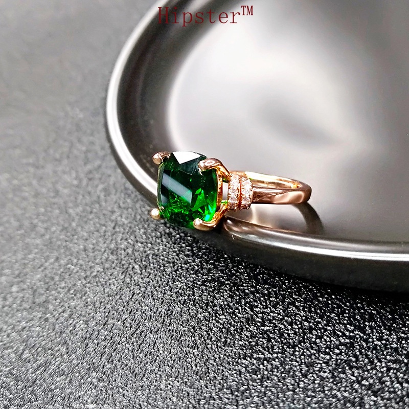 New Hot Sale Simple Elegant 18K Rose Gold Inlaid Grandmother Green Gemstone Ring