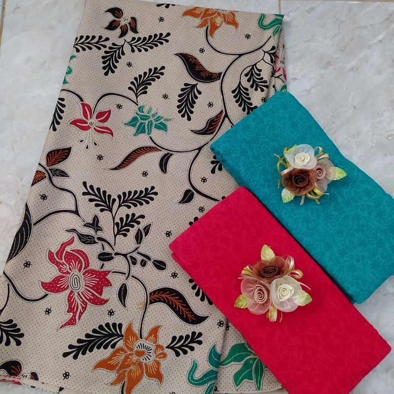 kain batik Pekalongan bahan seragam batik motif bunga dasar krem muda bridesmaid Kamen batik RD