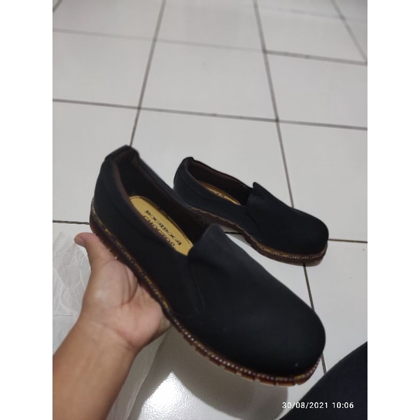 Sepatu  SLIP ON DOCMART dewasa