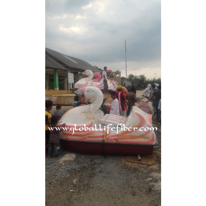 wahana air bebek jumbo,sepeda air bebek gowes,sepeda air goes,perahu sepeda air murah