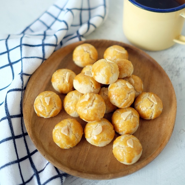 

Crunchy Almond Cookies