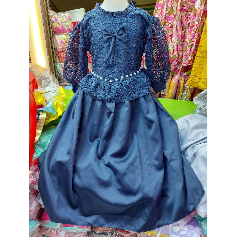 Gaun anak brokat timbul