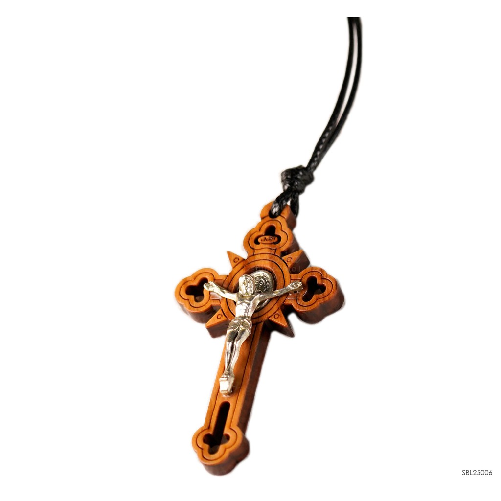 Kalung Bandul Salib Kayu St. Benedict