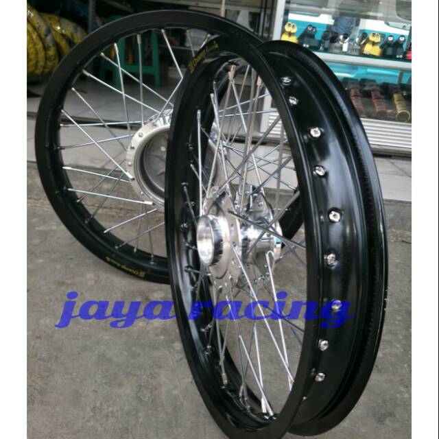 Sepaket lengkap velg Rx king ring 18 dan 17 Lebar 215 dan 185 paket komplit plus stel velg Reguest