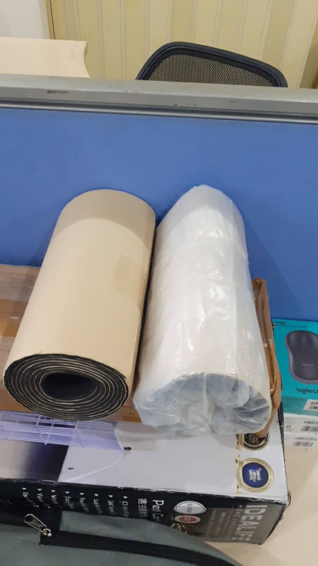 Stiker Dinding Pintu Garasi Bahan Karet Warna Hitam Anti Gores Tahan Lama Untuk Keamanan