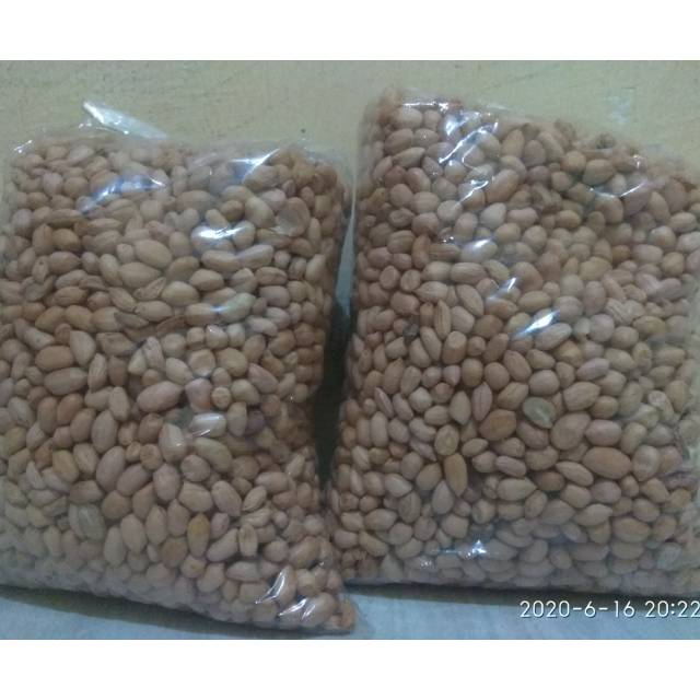 

Kacang kupas mentah siap olah / kacang asli Madura / kacang bumbu sate madura /