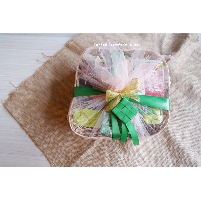 

Hampers Gift Lebaran Parcel Besek Murah