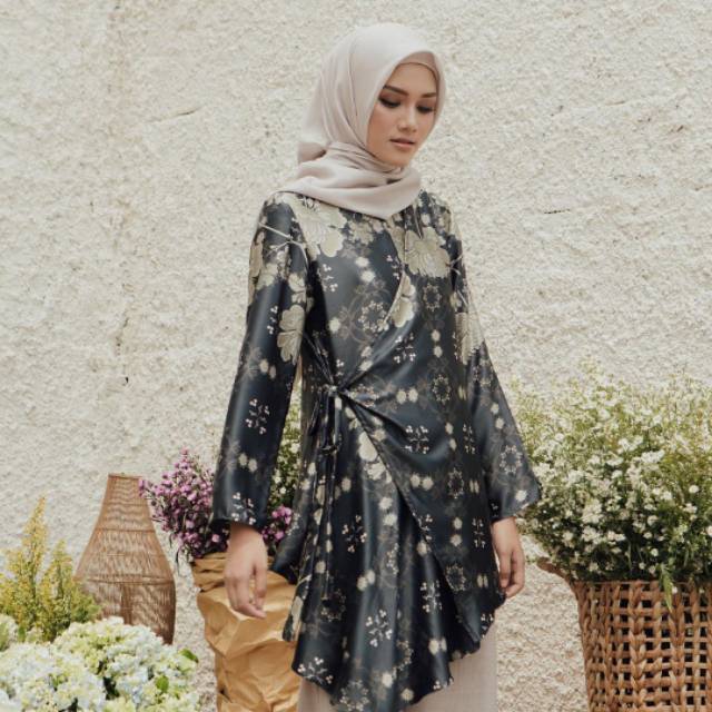 Poppy blouse wearing klamby