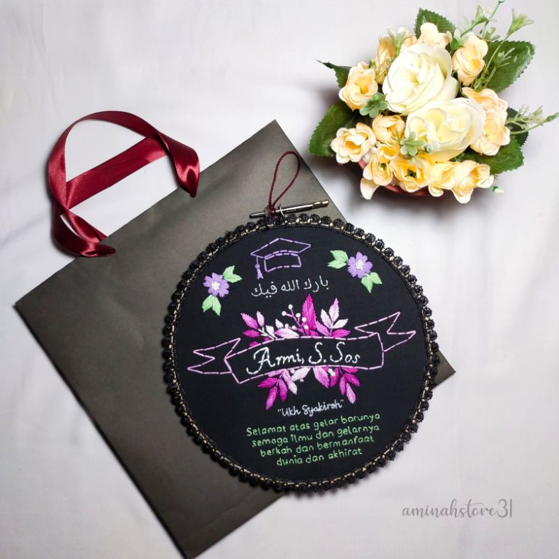 SULAMAN TANGAN / 20CM / KADO WISUDA / UNIK / EMBROIDERY HOOP ART / KREASI BENANG / DIY