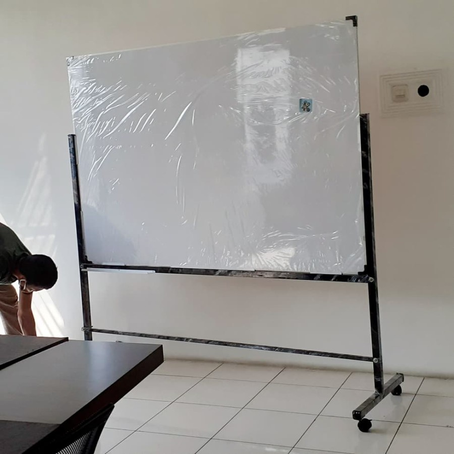 

Whiteboard Magnetik Standing Murah 120 × 180 Cm