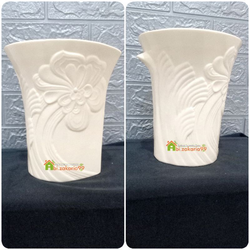 vas bunga keramik putih motif emboss Bunga