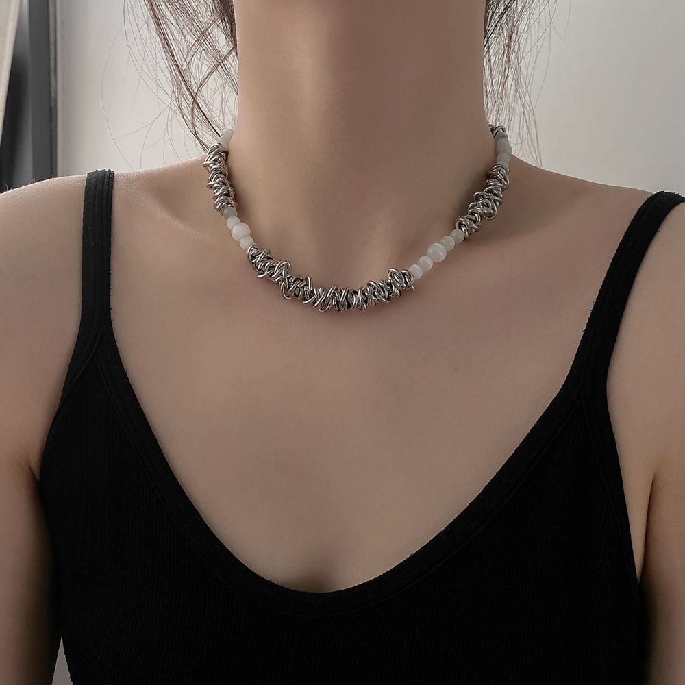 Kalung Gelang Rantai Klavikula Bahan Titanium Steel Gaya Retro Korea Untuk Wanita