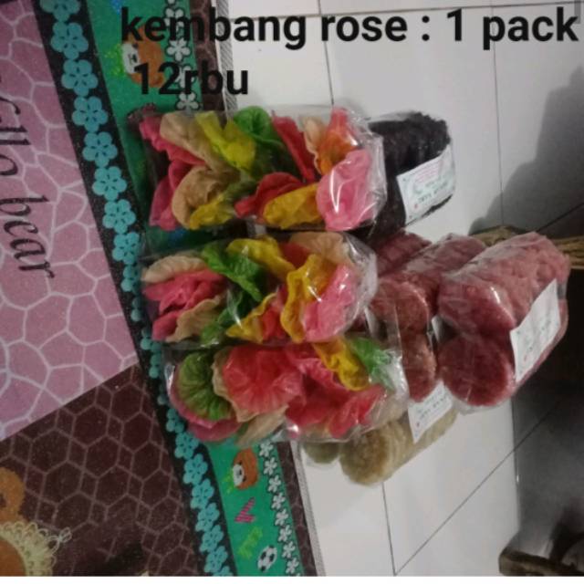 

Kembang rose dan reginang terasinya