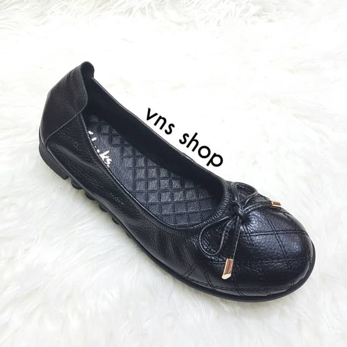 Sepatu Kerja Wanita Clarks R11 Pita Terlaris Hitam