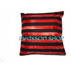 SARUNG BANTAL SATEN MERAH MOTIF