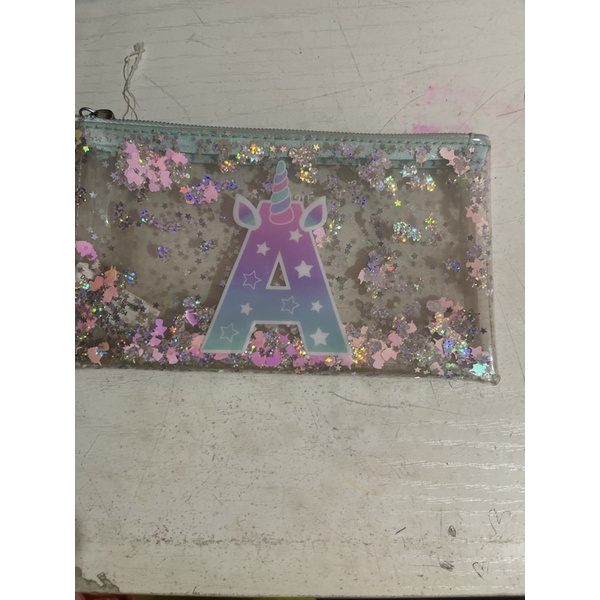 

tempat pensil insial A justice