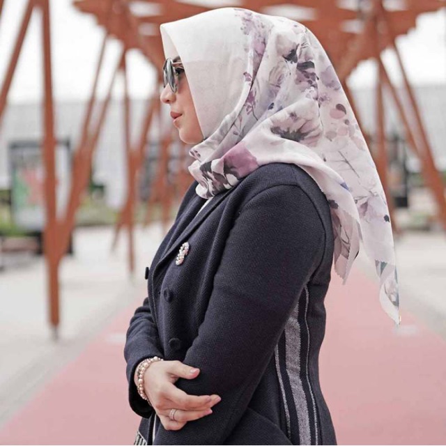 Preloved Buttonscarves Le Fleur in Calla Lily