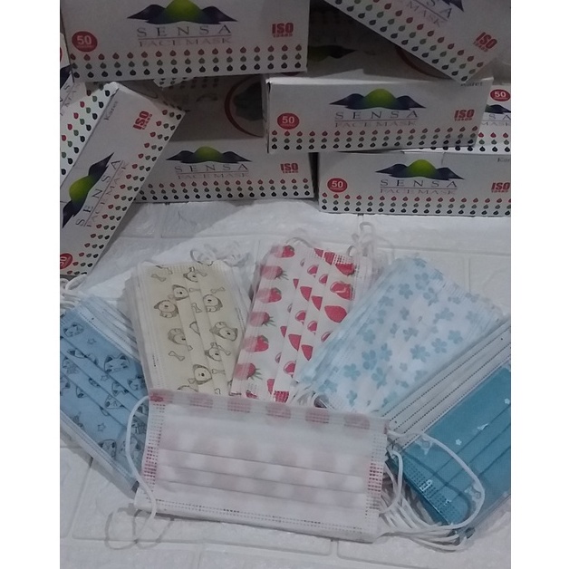 Masker motif mix cantol kupingj 3ply 1box5 motif isi 50