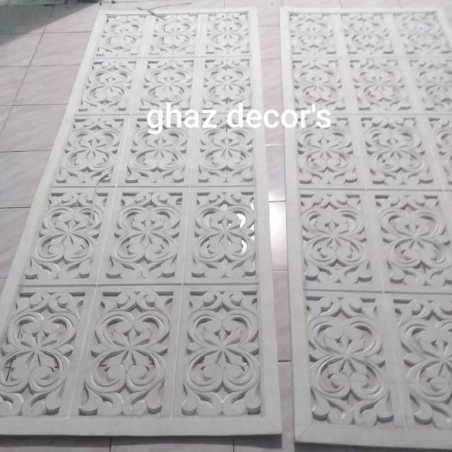 Ukiran latar pelaminan karet