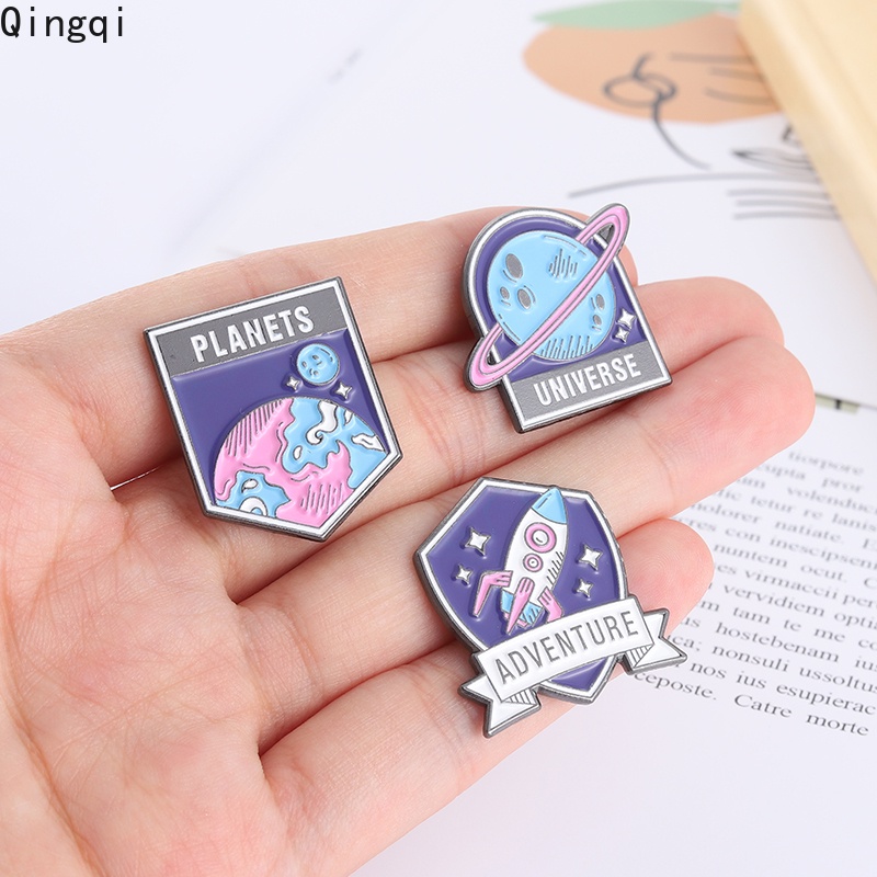 Bros Pin Enamel Desain Planet Astronot Roket Luar Angkasa Untuk Anak