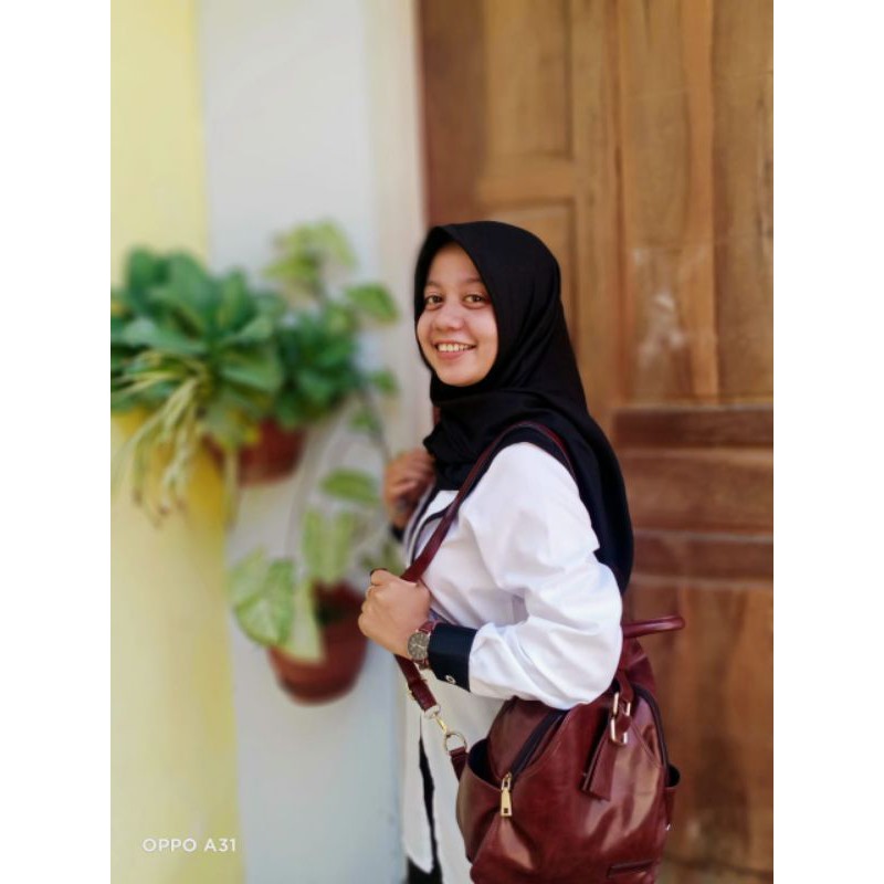 gamis hitam putih riyani