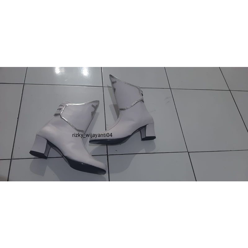 sepatu boots asuna