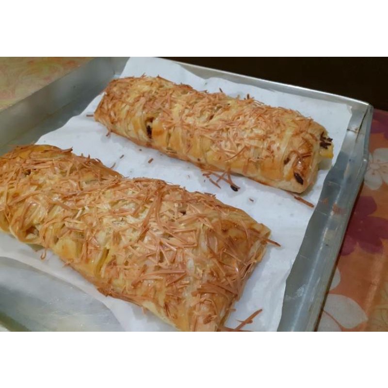

STRUDEL PISANG KUE PISANG BOLEN MOLEN