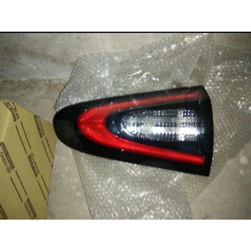 Lampu Reflektor pintu bagasi toyota sienta tipe Q original