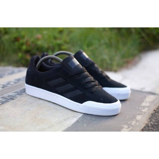 Adidas VL Court suede