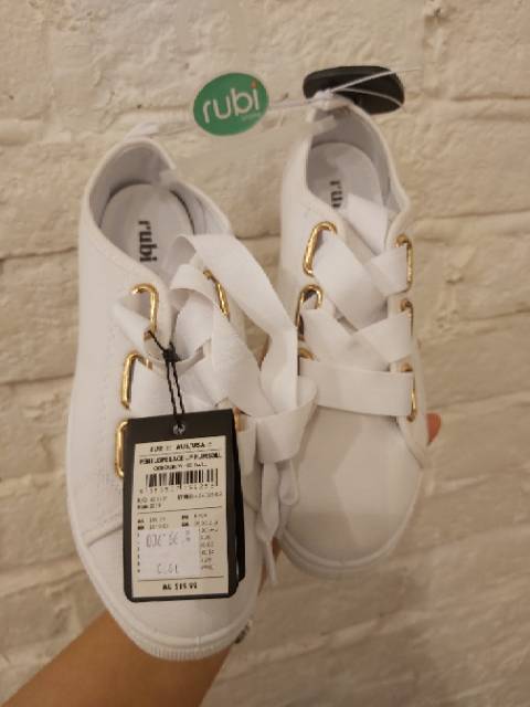 SEPATU SNEAKERS WANITA RUBI PENELOPE