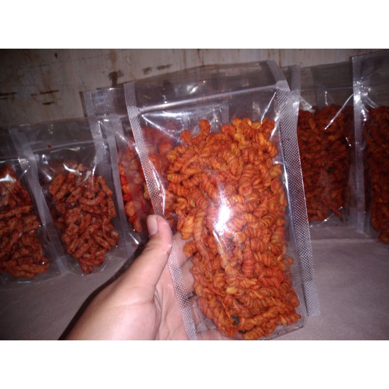 

makaroni spiral daun jeruk pedas