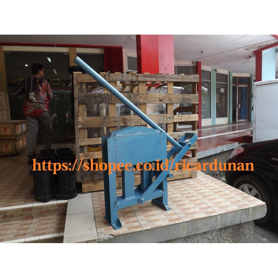 Alat Cetak Batako Manual Sistem Genjot Press Ungkit