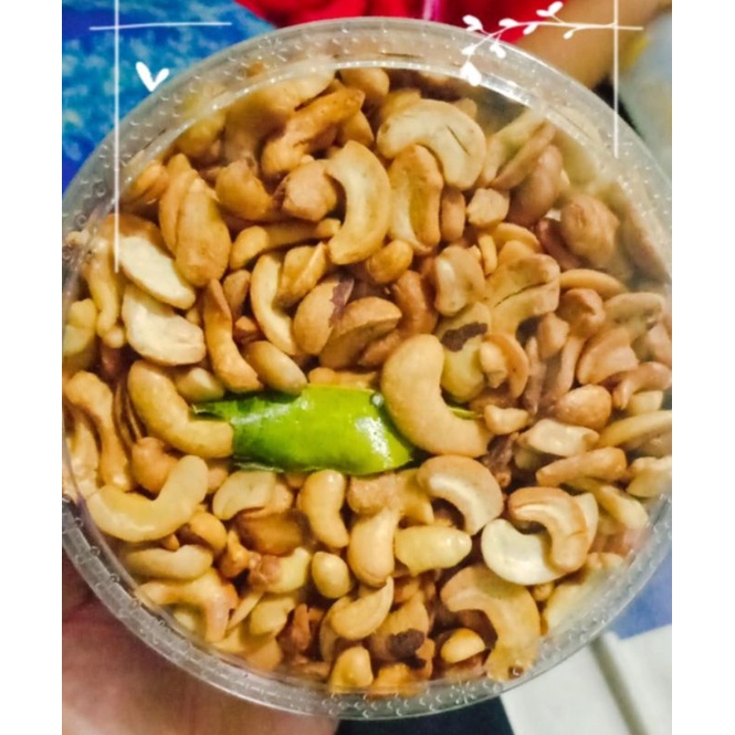 

Kacang Mede Pecah Matang daun jeruk 250gr / Toples kuker