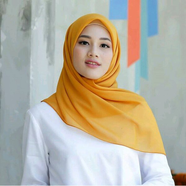 PROMO KERUDUNG SEGI EMPAT BELLA SQUARE / JILBAB MUSLIM / HIJAB SEGI EMPAT POLOS TERBARU-Mustard