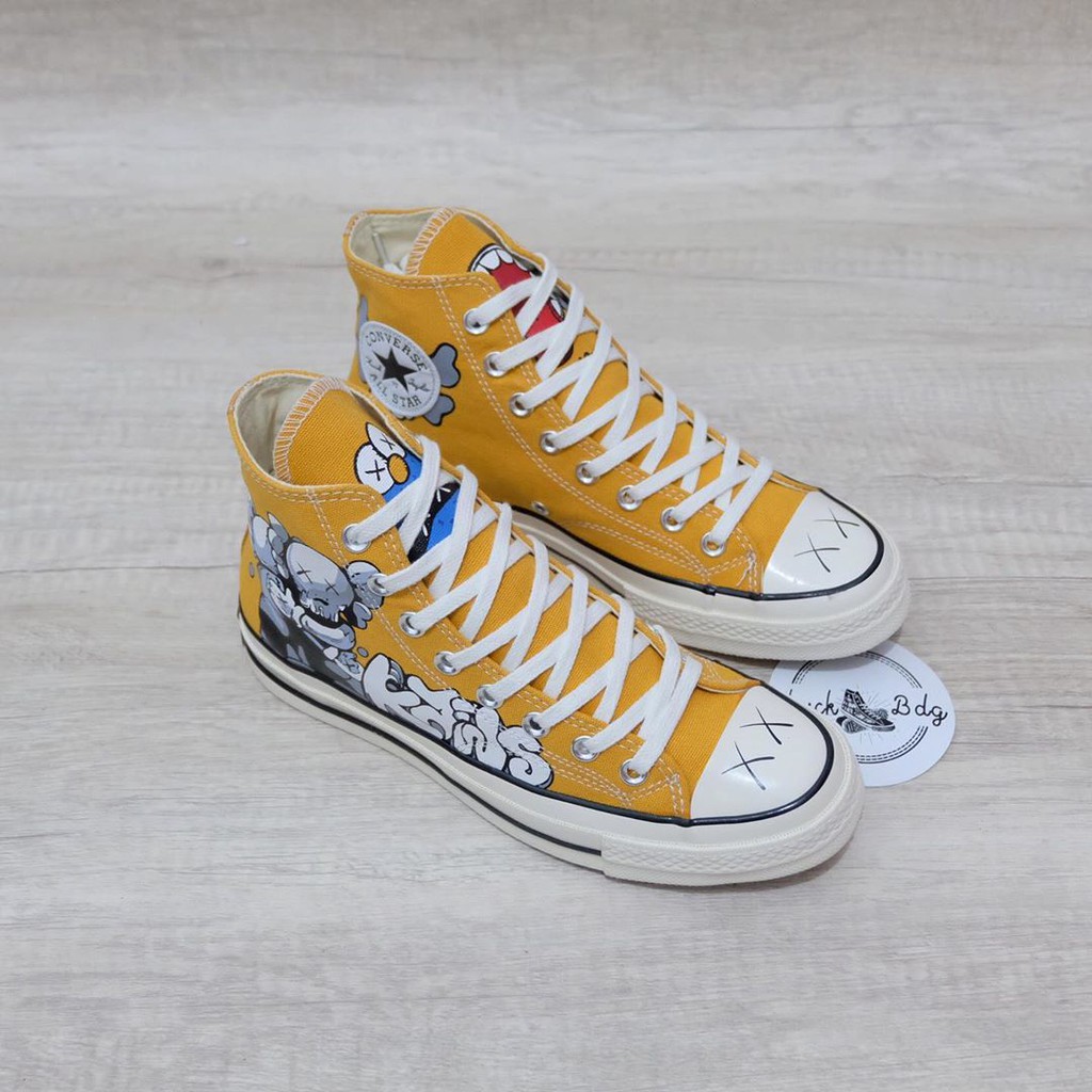 sepatu converse motif bunga