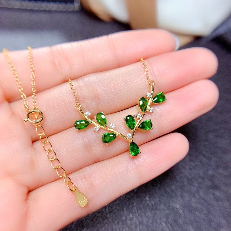 Natural Simple Personality Green Moissanite Antlers Modeling Necklace