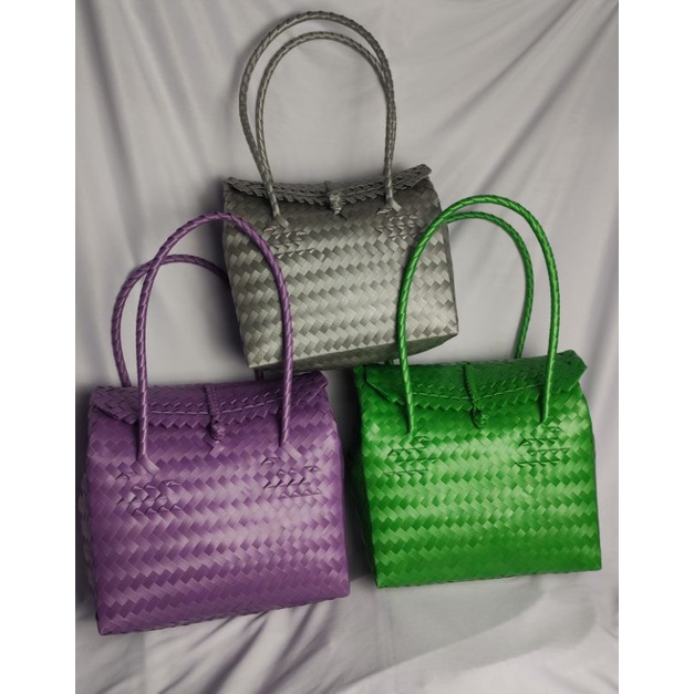 Tas anyaman plastik pakai tutup