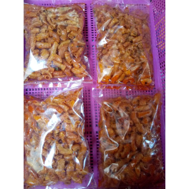 

Makaroni ucrit pedas gurih dengan aroma daun jeruk (minimal 10 pcs)