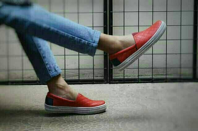 Sepatu Decks Ibu Hamada Merah Sepatu Wanita Dewasa Sepatu Casual