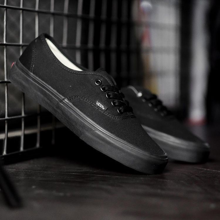 Sepatu Vans Authentic Full Black Size 36-43 Premium Import Quality Made In China With Box