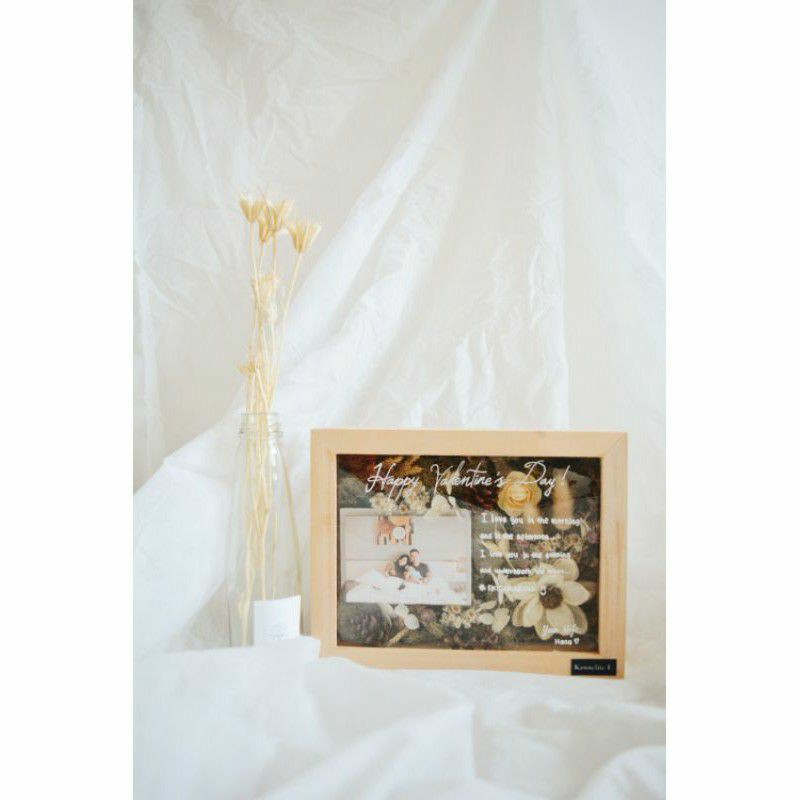Dried flower in frame - Lily 6R / KADO WISUDA/ ULANG TAHUN/ BOOK FRAME/ FRAME AKRILIK