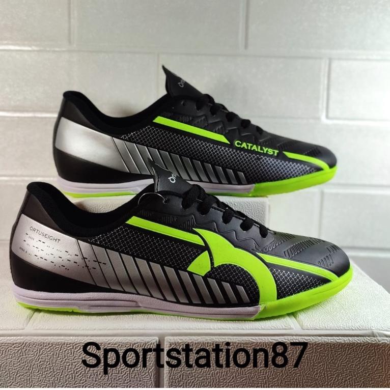 TAB.10Jn22ᴸ– ORTUS  Sepatu Futsal Ortus Liberty in Jumbo Grade Ori (44-46)