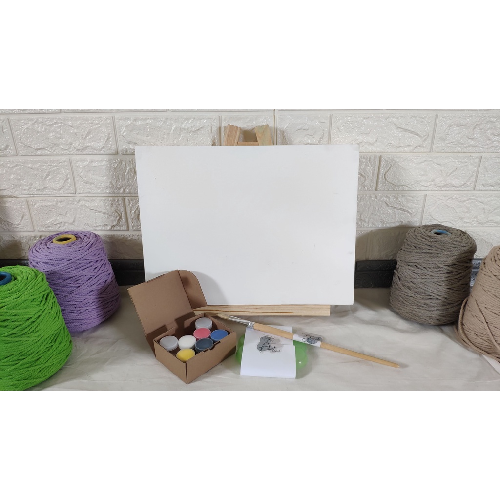 

Paket Lukis Lengkap Kanvas Lukis 30X40 cm + Standing