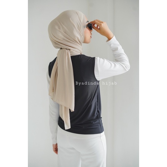 𝐁𝐘 𝐀𝐃𝐈𝐍𝐃𝐀 MANSET BUNTUNG YUKENSI TANPA LENGAN INNER JERSEY PUTUNG HIJAB