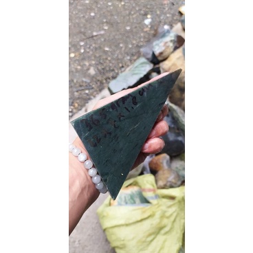 BONGKAHAN BATU GIOK ACEH 365 GRAM